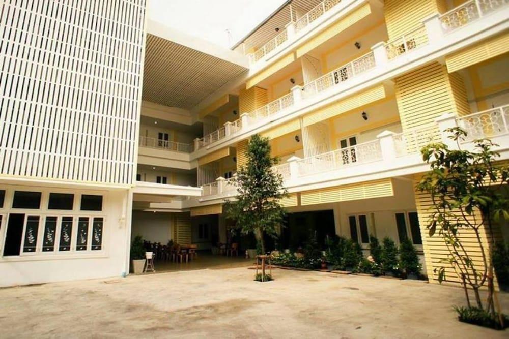 Sri Krungthep Hotel Bangkok Exterior foto