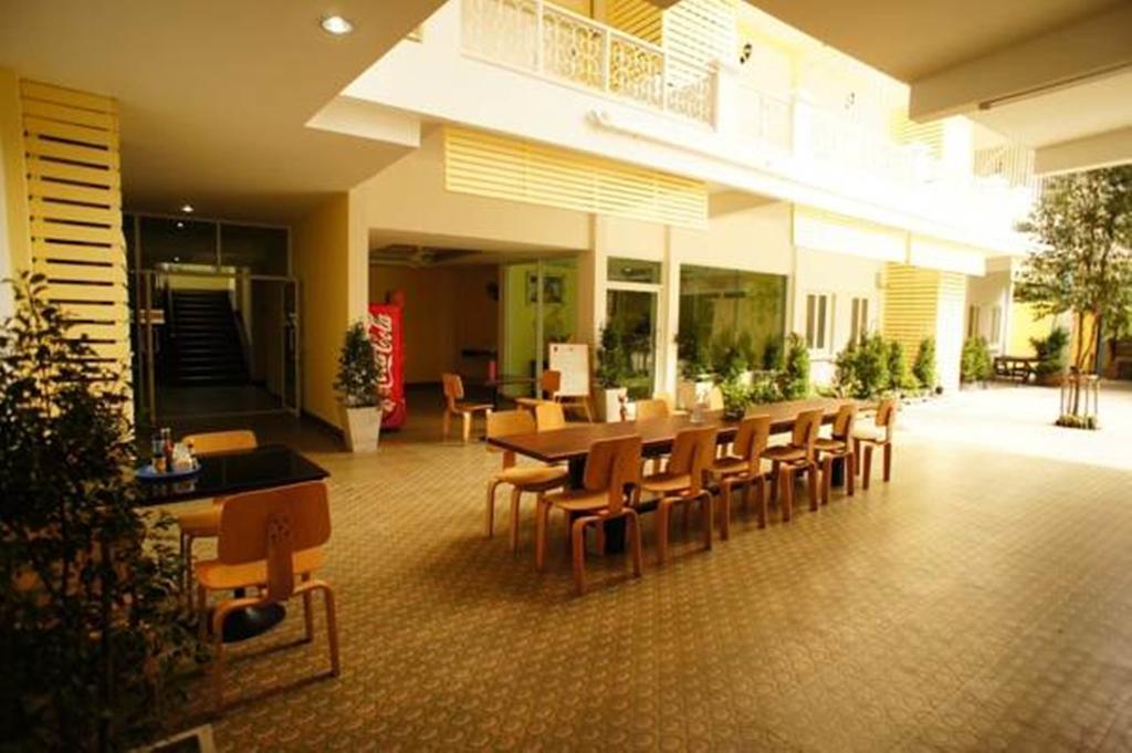 Sri Krungthep Hotel Bangkok Exterior foto