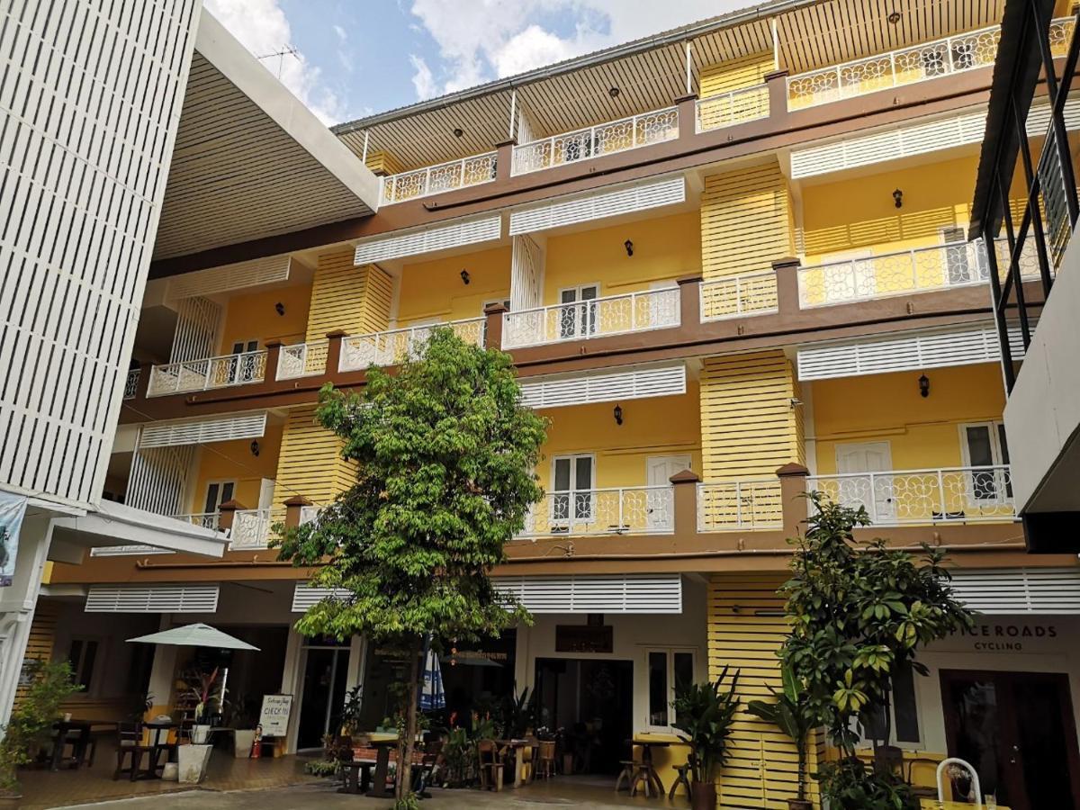 Sri Krungthep Hotel Bangkok Exterior foto